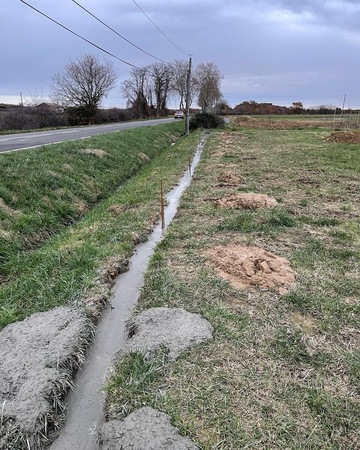 Création d'une fondation pour l'installation de clôtures et dalle en cours pour un garage à Launac