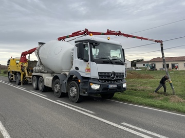 Création d'une fondation pour l'installation de clôtures et dalle en cours pour un garage à Launac