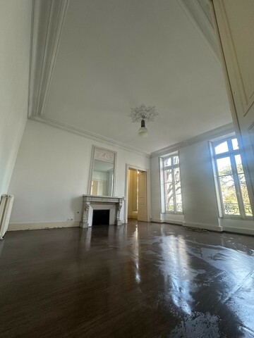 Résultat final de la rénovation et mise en peinture d’un appartement haussmannien à Toulouse.