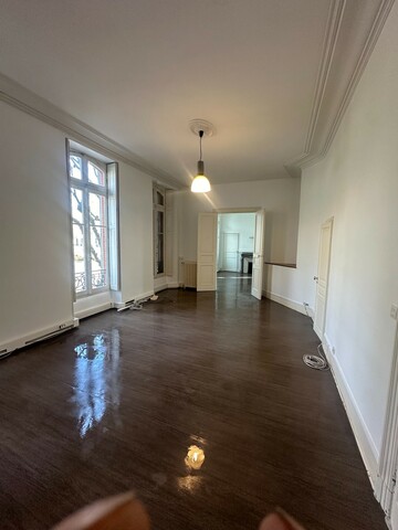 Vue d’ensemble après la rénovation et mise en peinture d'un appartement à Toulouse.